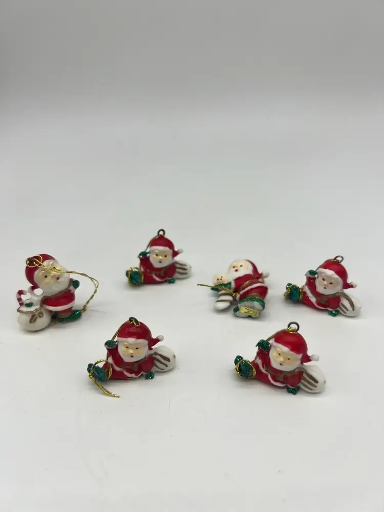 #08 Lot Of 6 Mini Santa Claus Ornaments