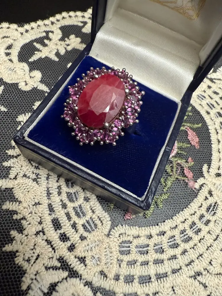 Vintage Sterling Silver And Silver Ruby Color Stone Ring