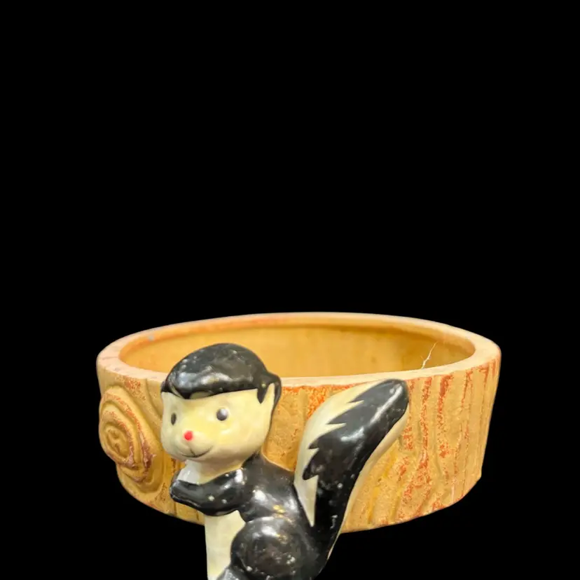 1975 Enesco Shallow Planter w/ Skunk Figurine-Planter is Made to Look Like a Tree Stump
