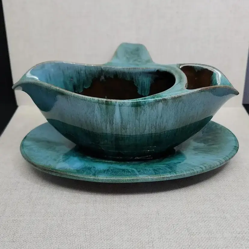 CCC (Canadian Ceramic Craft) Pottery Gravy Boat with Underplate, 1960s, Canada