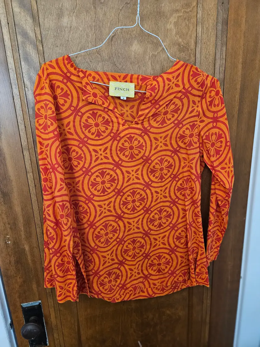 Finch Orange Red Circle Design Top, M