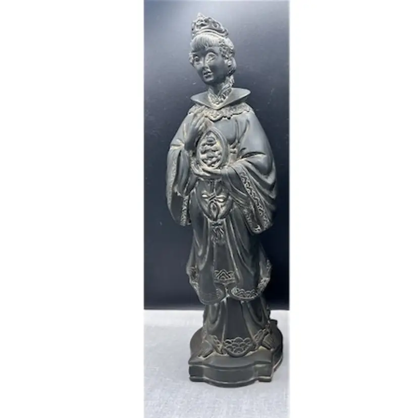 #1032-B Beautiful Vintage 1950's-60's Holland Mold Ceramic Asian Empress Statue.