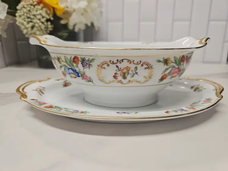 Gravy Boat with Attached Underplate by Noritake, Dresalda collection