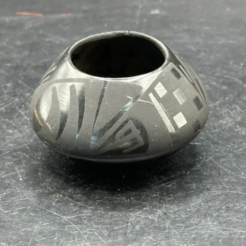 Mata Ortiz Signed Artisan Tomasa Mora Mexican Folk Art Black Pottery Vase Bowl