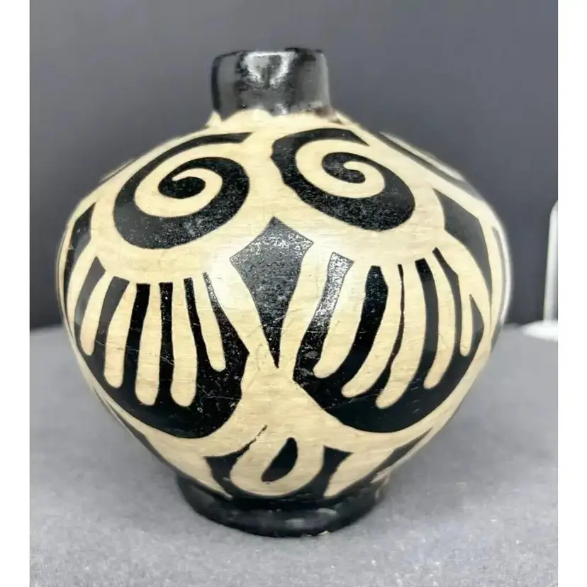 Vintage Authentic Hand Made Lenca Blackware Clay Pottery Vase Honduras