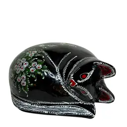 Cat Figurine Hand Painted Wood Black Lacquer With White Daisies Red Heart Nose Folk Art 
1-3/4” H x 3-3/4” L x 2-1/4” W