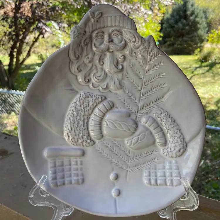 Mud Pie, Ceramic Santa Claus Plate. 9.25”h x 8.25”w.