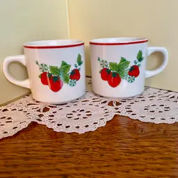 Vintage Ming Pao Strawberry Coffee Tea Cups Mugs Set of Two