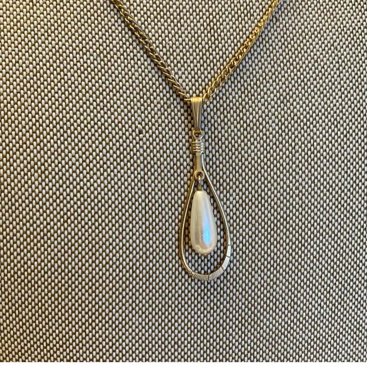 Sarah Coventry Snow Drop Nacklace