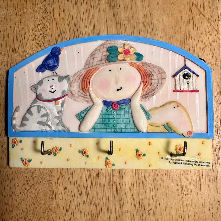 Vintage Sue Dreamer 2001 Wall Plaque Key Holder Jewelry Holder Cat, Dog And Bird