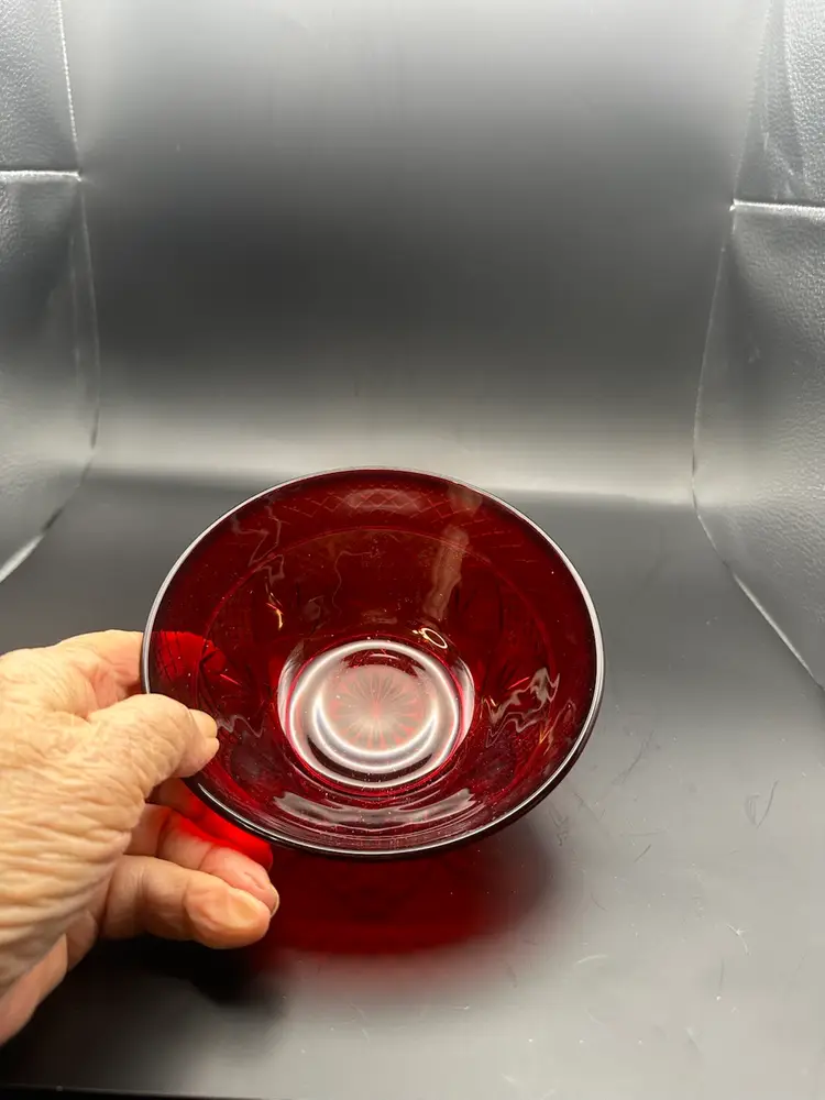 A35 A vintage ruby red pressed glass bowl by Cristal D'Arques Durand