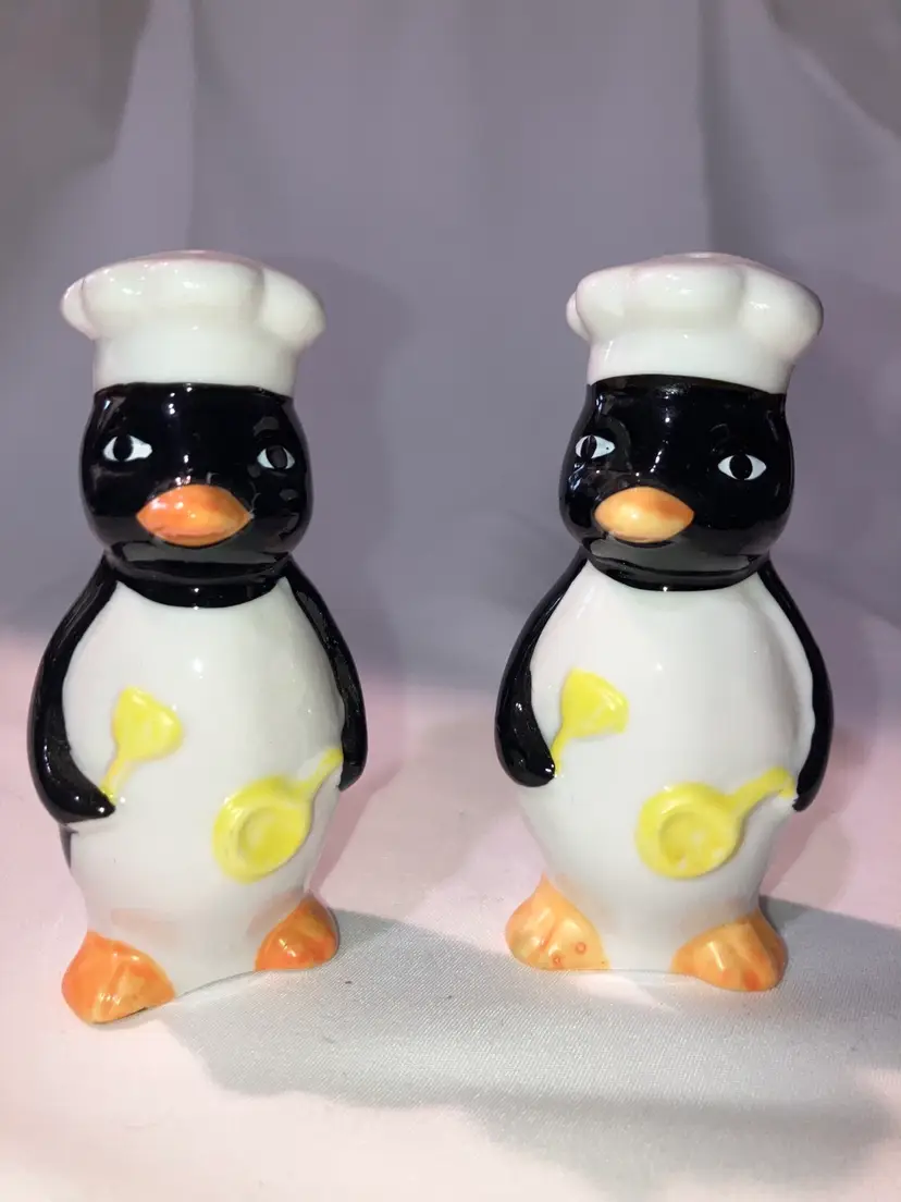 Vintage Penguin Chef Salt And Pepper Shakers 