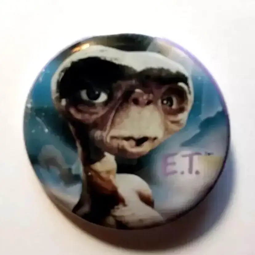 E.T. Extra-Terrestrial Licensed Button Badge 1982 Sci-Fi Pinback Vintage Alien