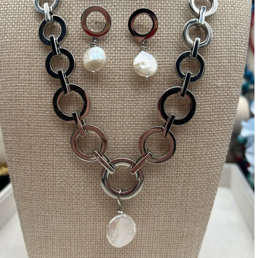 White House Black Market WHBM Silver Tone Circle Link Necklace & Baroque Pearl Drop Earrings Set 16” + 3” Extender