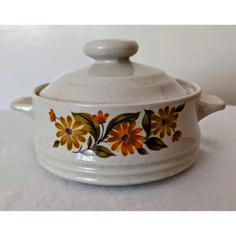 1970s Vintage Capri Bake Serve N Store Casserole Stoneware w/Lid Daisy Pattern
