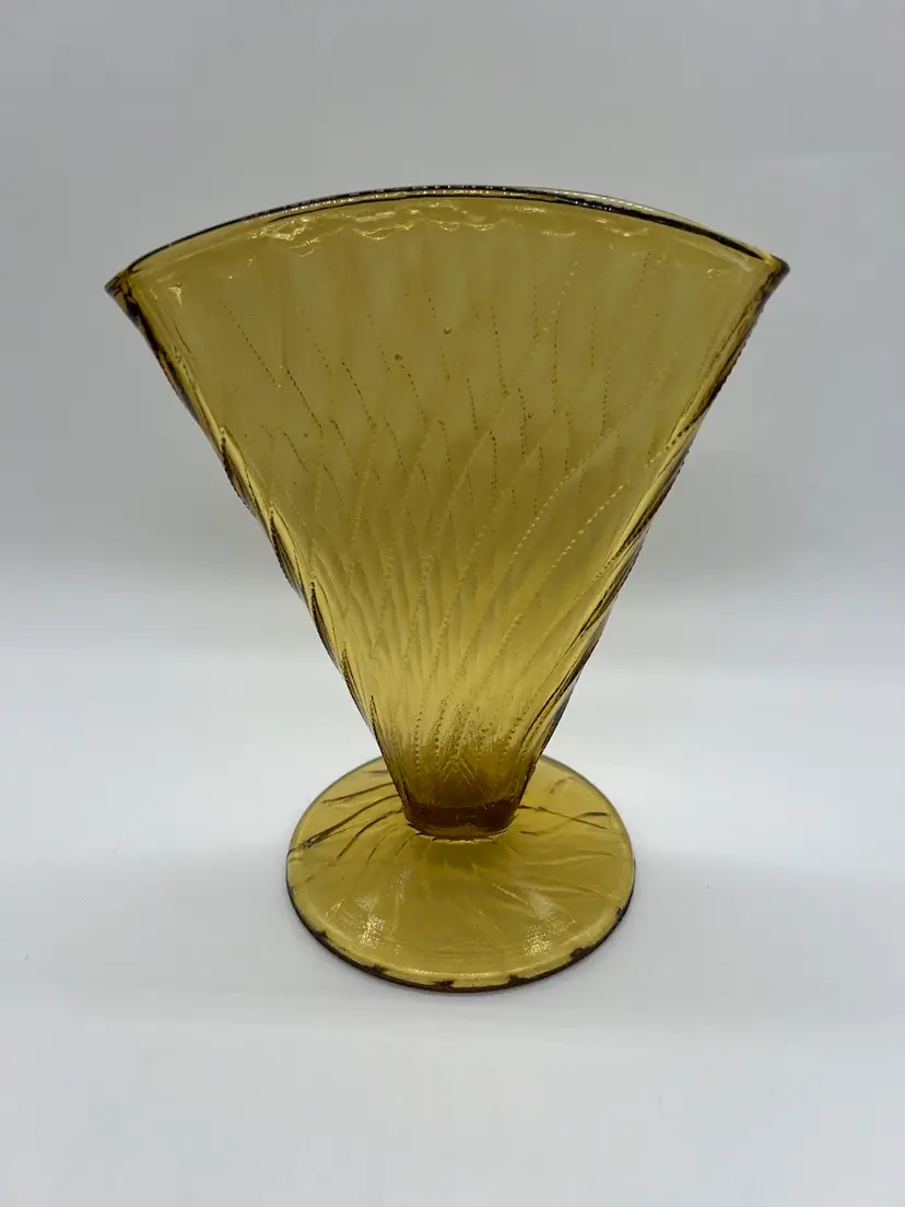 Vintage LE Smith Romanesque Honey Amber Fan Vase Fall Autumn Thanksgiving Decor 