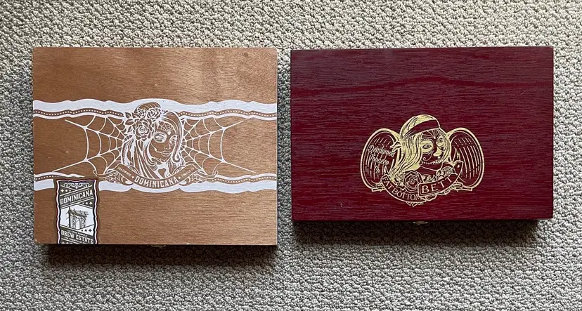 Fat Bottom Betty Dominiciana Hinged Wooden Cigar Box (2)