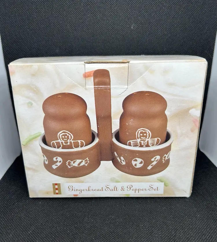 Set Of Salt & Pepper Shakers with Caddy Gingerbread And Candy Design Brown