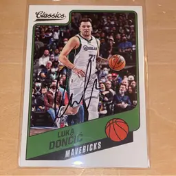 Luka Dončić autographed basketball card