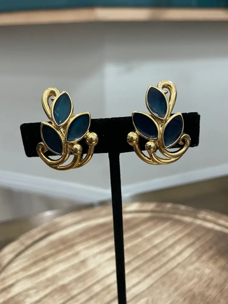 Trifari Gold Tone With Cobalt Blue Enamel Clip On Earrings 
