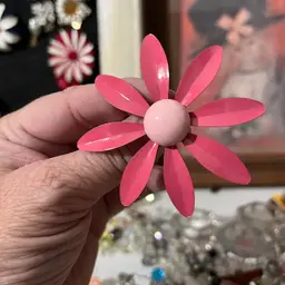 Vintage Pink Enamel Daisy Brooch – Mod Flower Power Pin – 1960s 70s Costume Jewelry