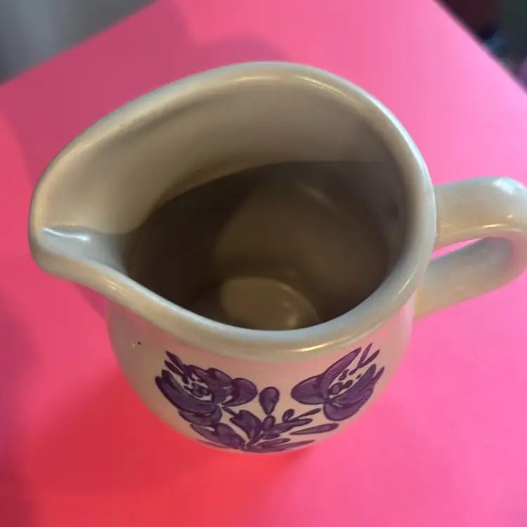 Vintage Pfaltzgraff Yorktowne Creamer