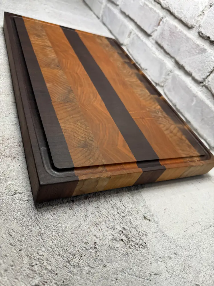 End grain cutting board