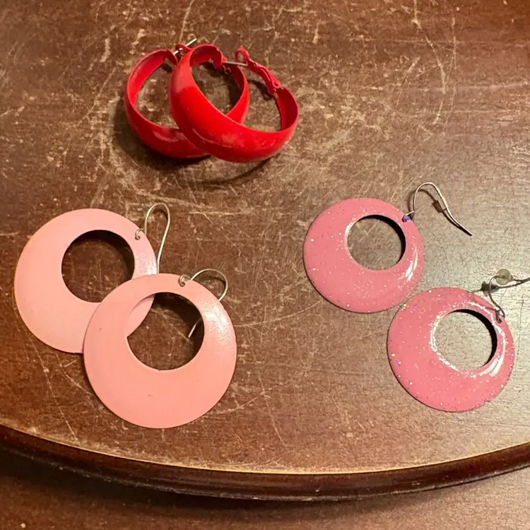 Set Of 3 Retro Metal Dangling Earrings, Red And Pink