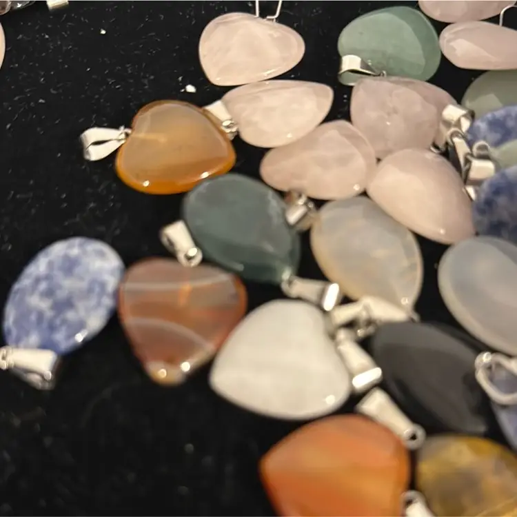 Lot of 25 polished stone necklace pendants