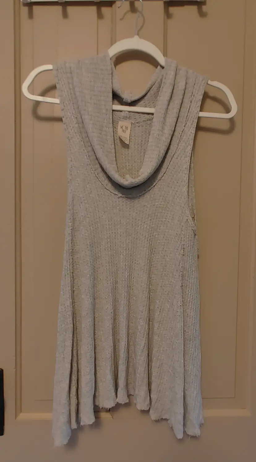 Top- Brand: We The Free. Size Medium. Grey sleeveless top. Material- 95% rayon, 5% spandex. No callouts.