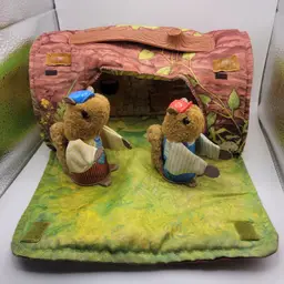 Vintage Fisger Price Woodsy Squirrel Family Log House Playset 2 Sqirrels & Home