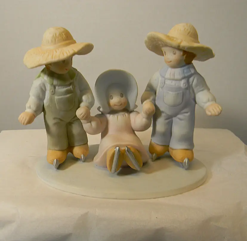 Circle of Friends Collection by Masterpiece " Love lifted me" Homco 1990