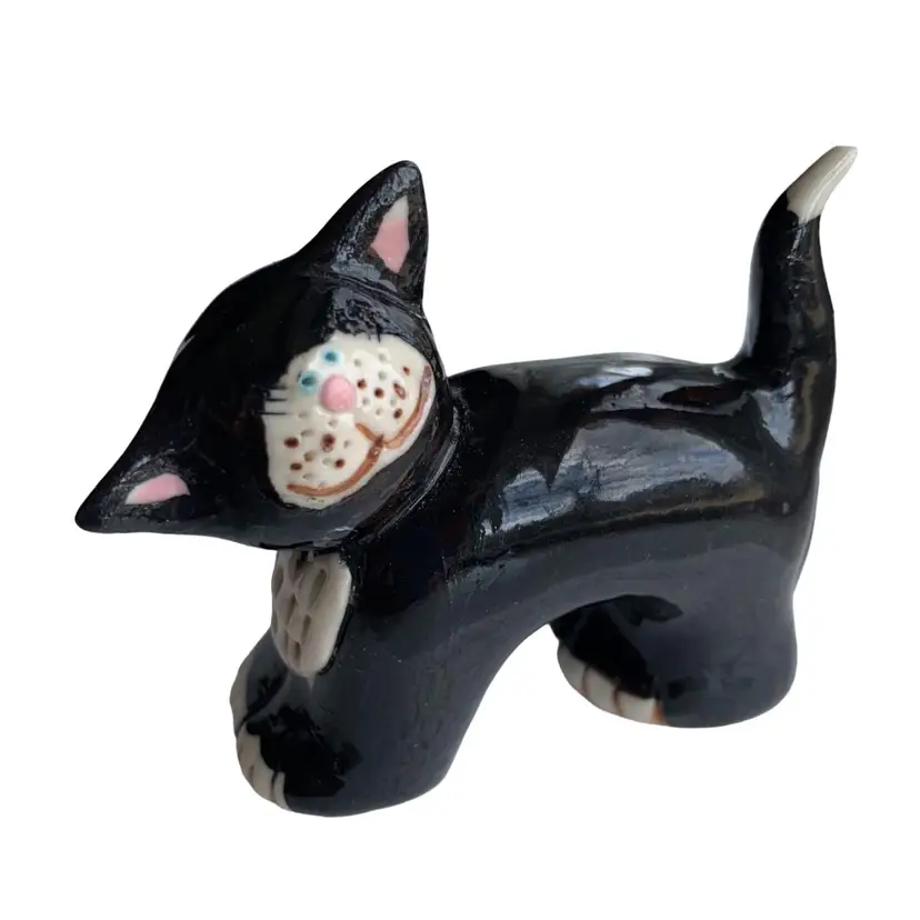Cute little cat figurine Weirdo.  2” tall