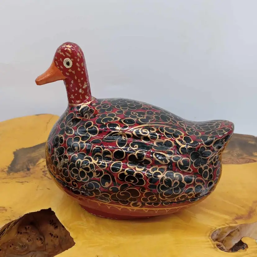 Lacquered duck trinket box, red, gold, black