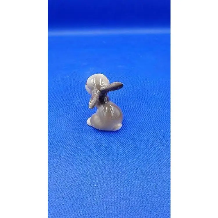 Hagen Renaker - glossy small bunny