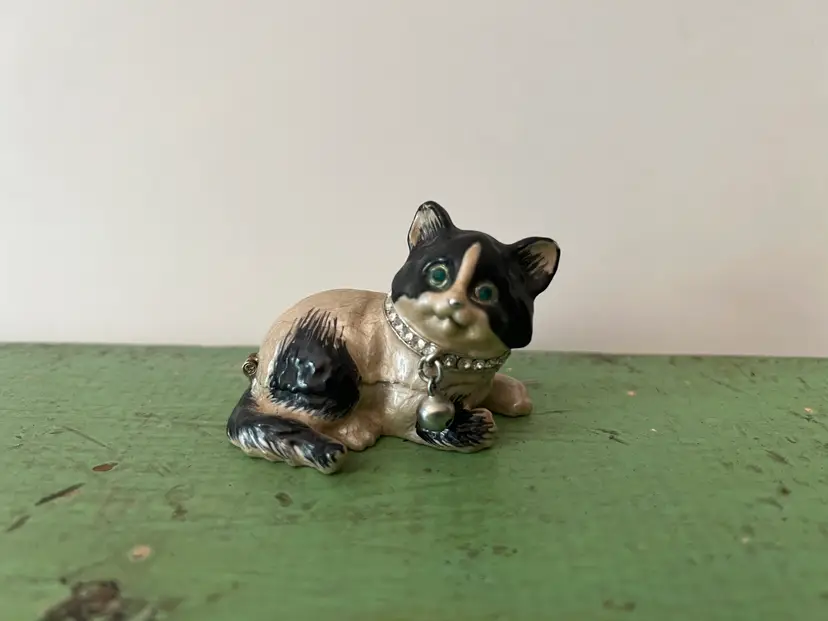 Vintage Cat Trinket Box. Black and White Enameled Pattern with Rhinestone Collar and Eyes