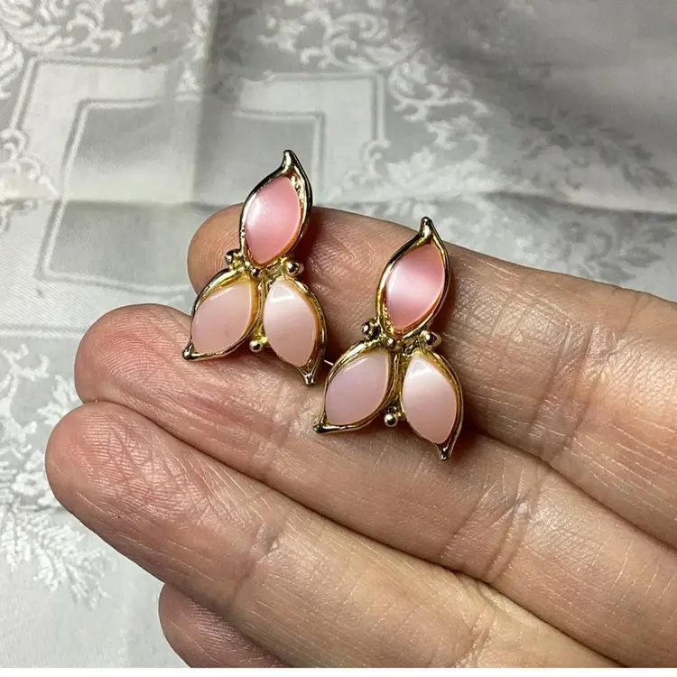 Vintage Gold Tone Clip Earrings Pink Thermoset Leafs