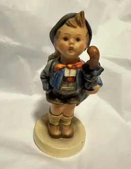 Hummel “Home From Market” 198 2/0 4.5”