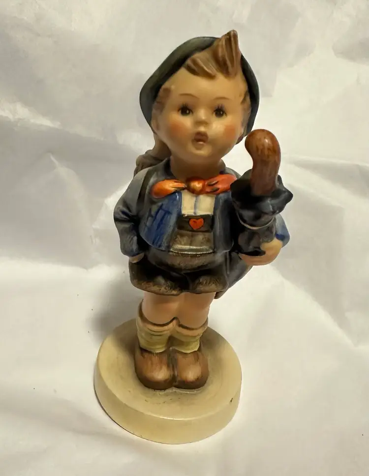 Hummel “Home From Market” 198 2/0 4.5”