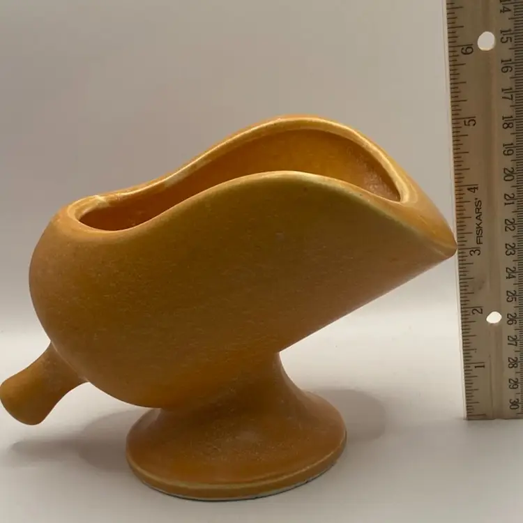 Hull Pottery Scuttle Planter, 7”w X 4 3/4”t