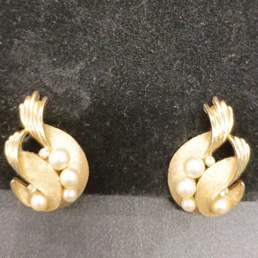 Vintage Crown Trifari Brushed Gold Tone/ Plate with Clear Rhinestones and Faux Pearl Clip On Earrings