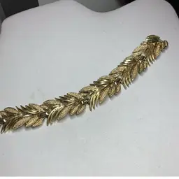 Coro Goldtone Leave Bracelet 7”