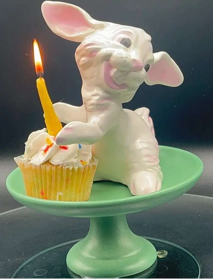 VTG Anthropomorphic Quirky Buck Tooth Bunny Rabbit Hare Figurine