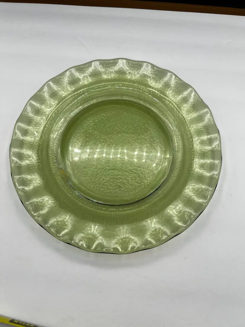 #652B Vintage Hazel Atlas Pebbletone Avocado Green 9” Luncheon Plate