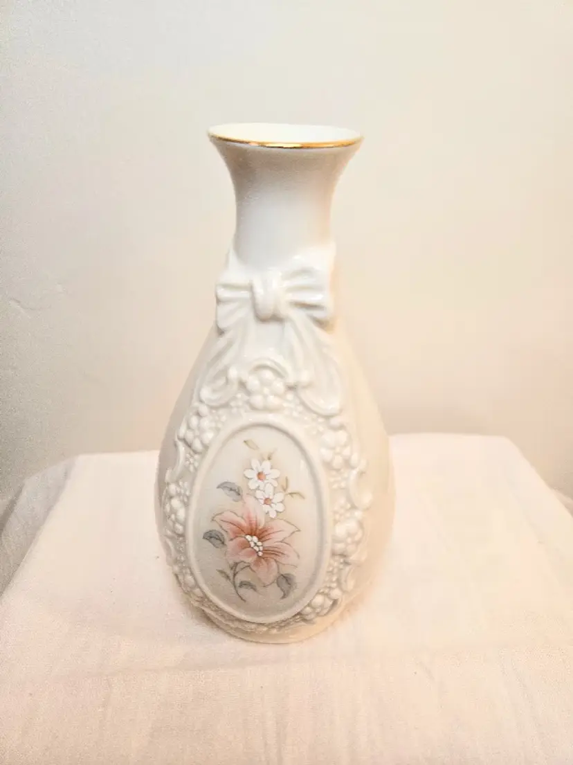 Vintage Cameo Ribbon Royal Heritage Mini Collection White Porcelain Mini Vase