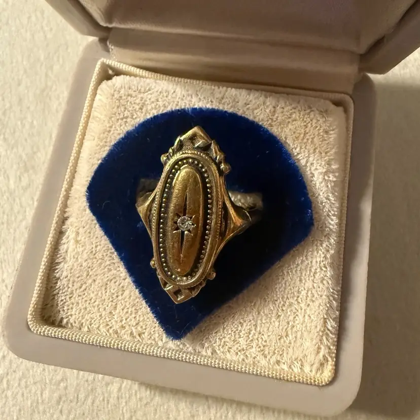 Vintage Avon Kensington Victorian Revival 70's Gold-Tone Ring Adjustable sz 5-7