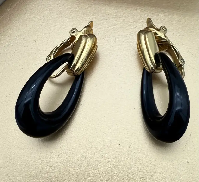 Vintage 80s Signed Trifari Black & Gold Tone Tear Drop Art Deco Clip on Earrings