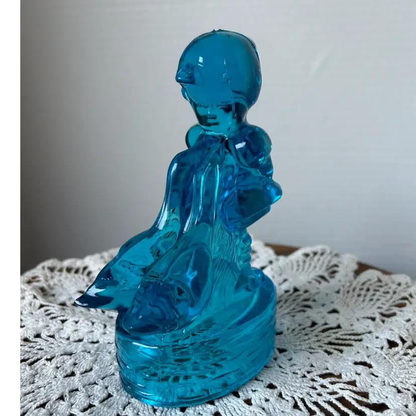 Vintage L.E. Smith Peacock Blue Glass Goose Girl 1970s