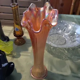 #01 - FENTON VASE
