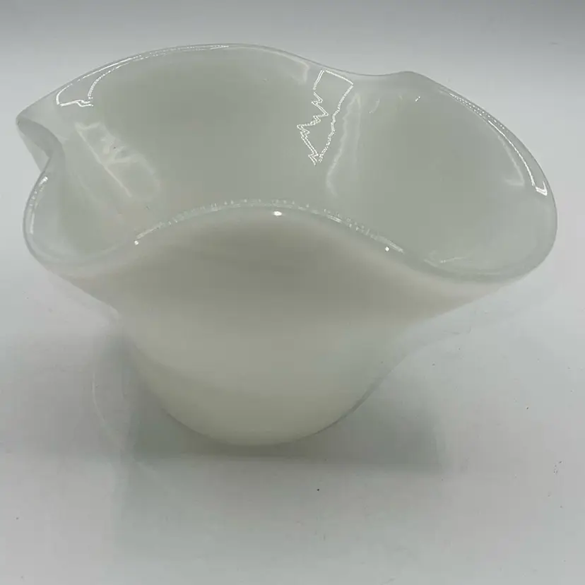 Art Glass Hand Made Frosted White Handkerchief Ruffle Vase Local New Orleans Artist 5” x 7”